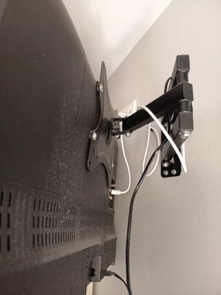 Televisor Negro y Gris