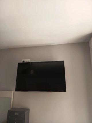 Televisor Negro y Gris