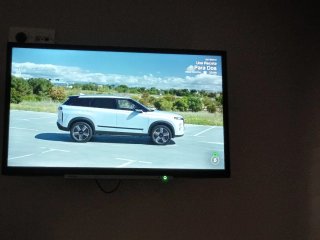Televisor Negro y Gris