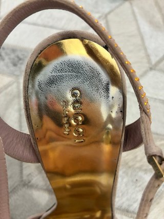 Sandalias Gucci Beige y Doradas. Liquidación