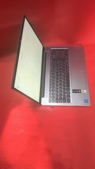 Vendo Portátil Lenovo IdeaPad Slim 3 15IA
