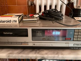 Betamax Sony SL-C30E PAL con 23 cintas y mando