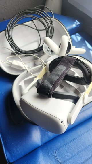 Oculus Quest 2 VR Headset