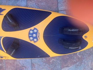 Tabla y velas windsurf