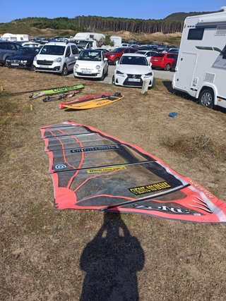 Tabla y velas windsurf