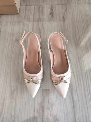 Conjunto de zapatos  fiesta beige y bolso a juego