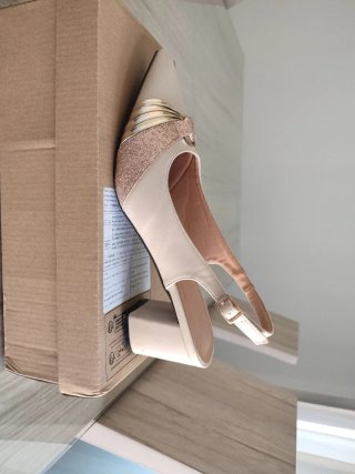 Conjunto de zapatos  fiesta beige y bolso a juego