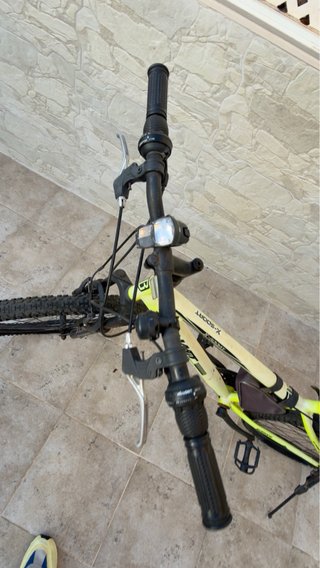 Bicicleta de Montaña Amarilla
