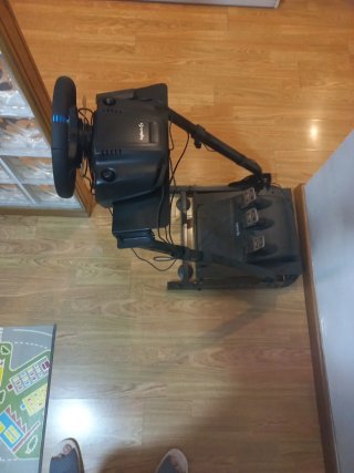 Volante Logitech G29 per PS4/PS5 con pedali