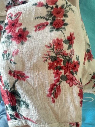 Blusa tirantes hombros descubiertos floral