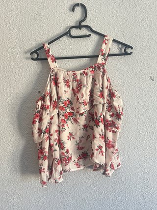 Blusa tirantes hombros descubiertos floral