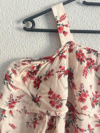 Blusa tirantes hombros descubiertos floral