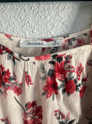 Blusa tirantes hombros descubiertos floral