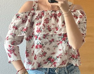 Blusa tirantes hombros descubiertos floral
