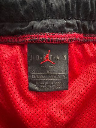 Pantalón Corto Jordan Rojo y Negro Talla XL NIÑO