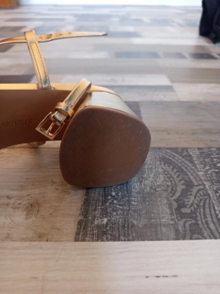 Sandalias doradas Stradivarius talla 40
