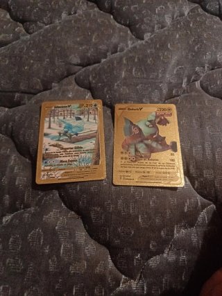 Cartas Pokémon Glaceon V y Golurk V Doradas
