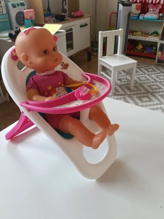 Trona de bebé con muñeca Nenuco