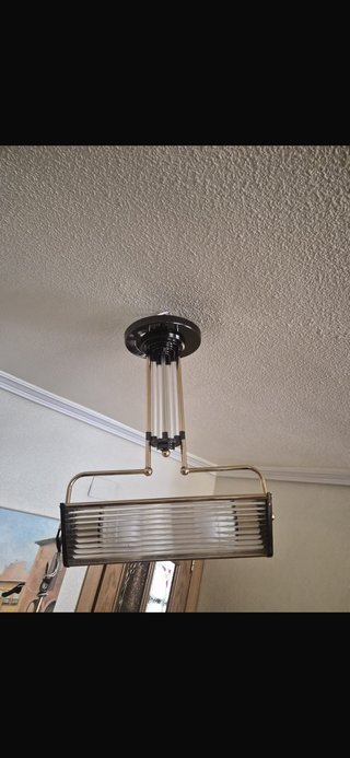 Lámparas de techo y sillón