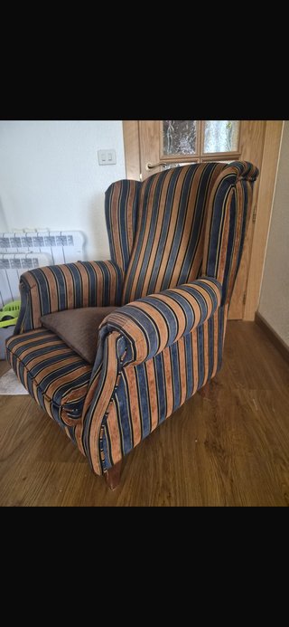 Lámparas de techo y sillón