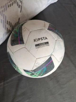 Botas de fútbol y pelota Kipsta