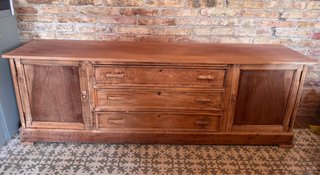 Mueble antiguo de madera restaurado