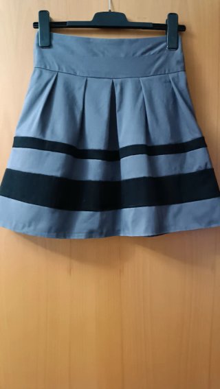 Lote 4 Faldas cortas Talla S a 2€ todas Salen 0'50