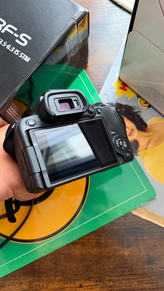 Canon EOS R10 + 2 objetivos