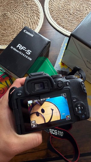 Canon EOS R10 + 2 objetivos