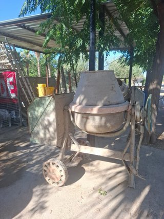 Lote maquinaria construcción. Total de unidades 16