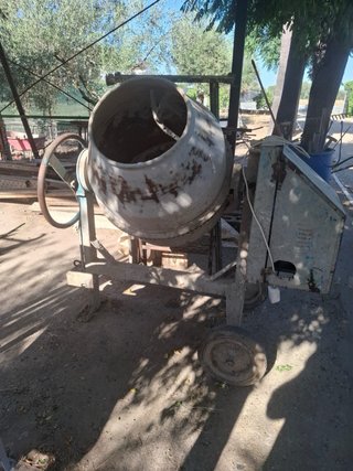 Lote maquinaria construcción. Total de unidades 16