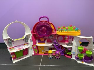 Casa de muñecas con accesorios
