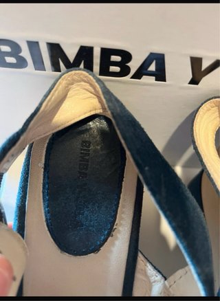 Sandalias tacón Bimba y Lola azul ante
