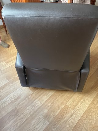 Sillón reclinable marrón polipiel