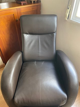 Sillón reclinable marrón polipiel