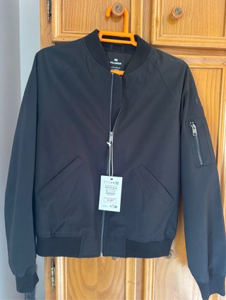Chaqueta bomber Pull&Bear negra talla S