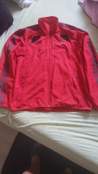Chaqueta Adidas Roja y Negra