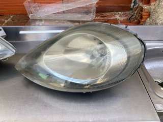 Faros Opel Vivaro derecho i esquierdo lo que se ve