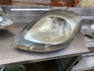 Faros Opel Vivaro derecho i esquierdo lo que se ve