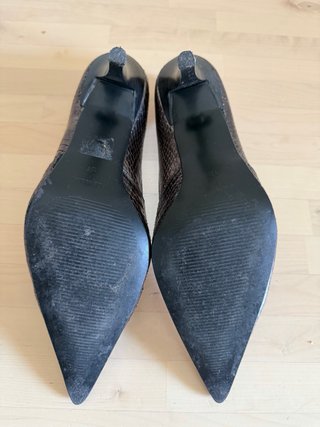 Zapatos de tacón con estampado de serpiente