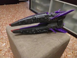 Nave espacial púrpura