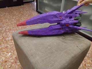 Nave espacial púrpura