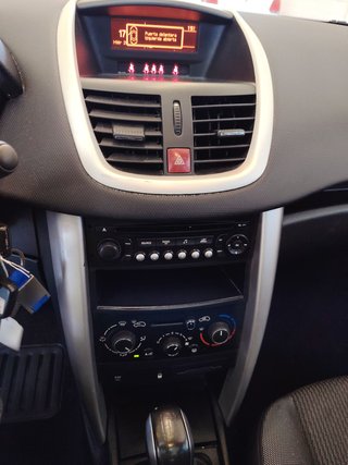 Peugeot 207 2012
