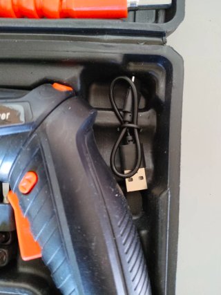 Atornillador a batería con maletín