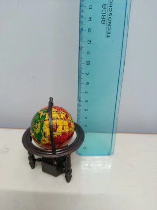 Mappamondo vintage temperamatite