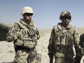 Uniformi complete dell'esercito tedesco arido