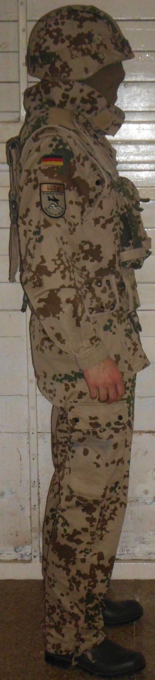 Uniformi complete dell'esercito tedesco arido
