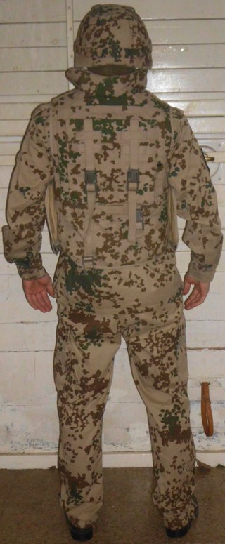 Uniformi complete dell'esercito tedesco arido