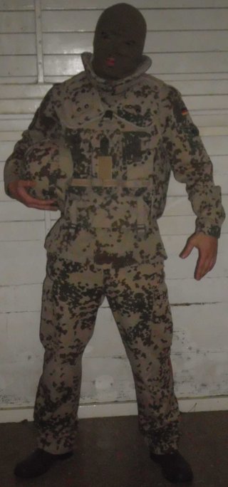 Uniformi complete dell'esercito tedesco arido