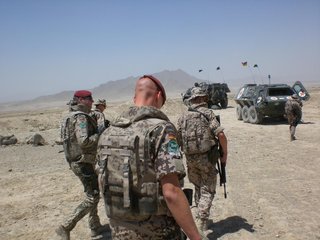 Uniformi complete dell'esercito tedesco arido